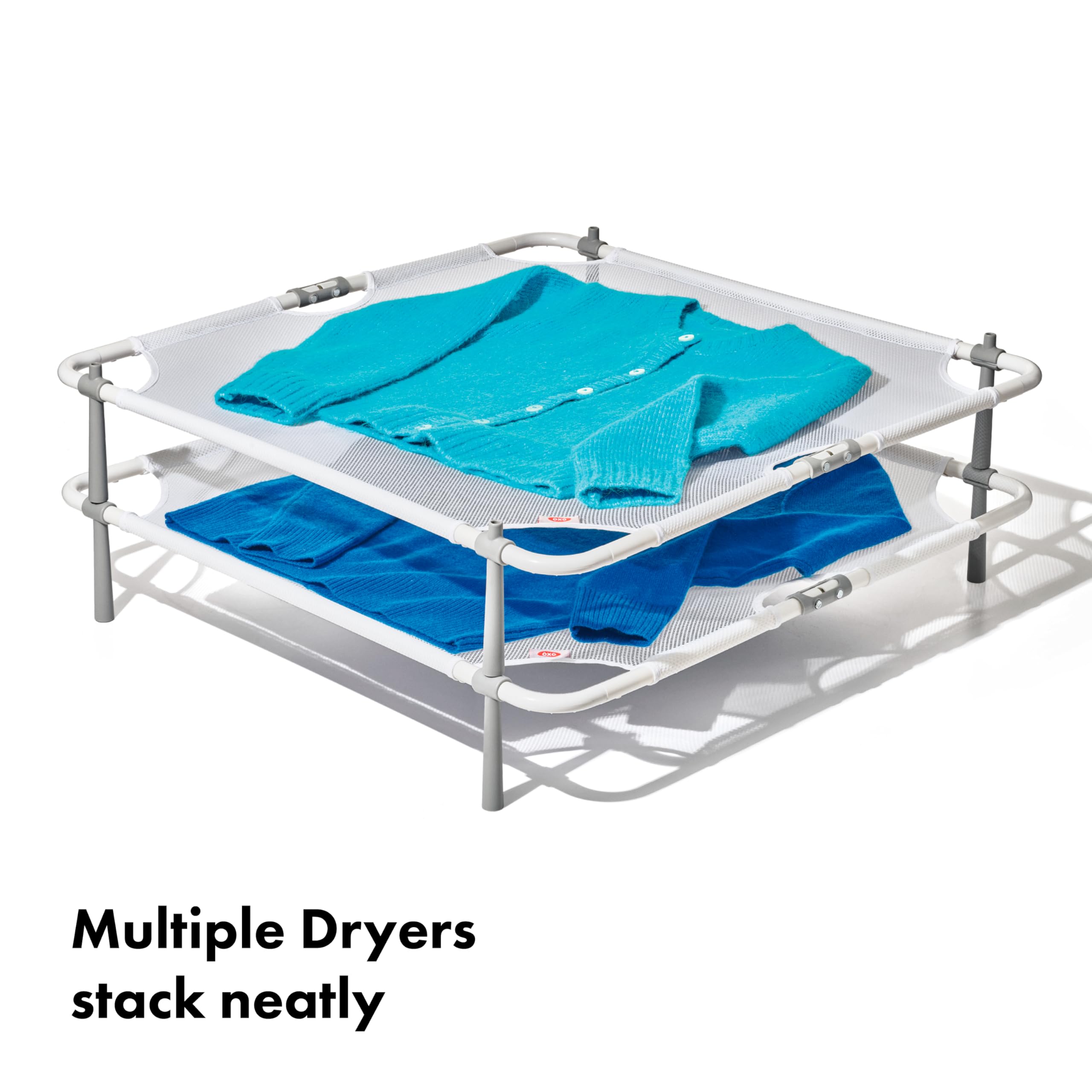 OXO en usage avec un pull à plat conservant la forme et évitant les plis