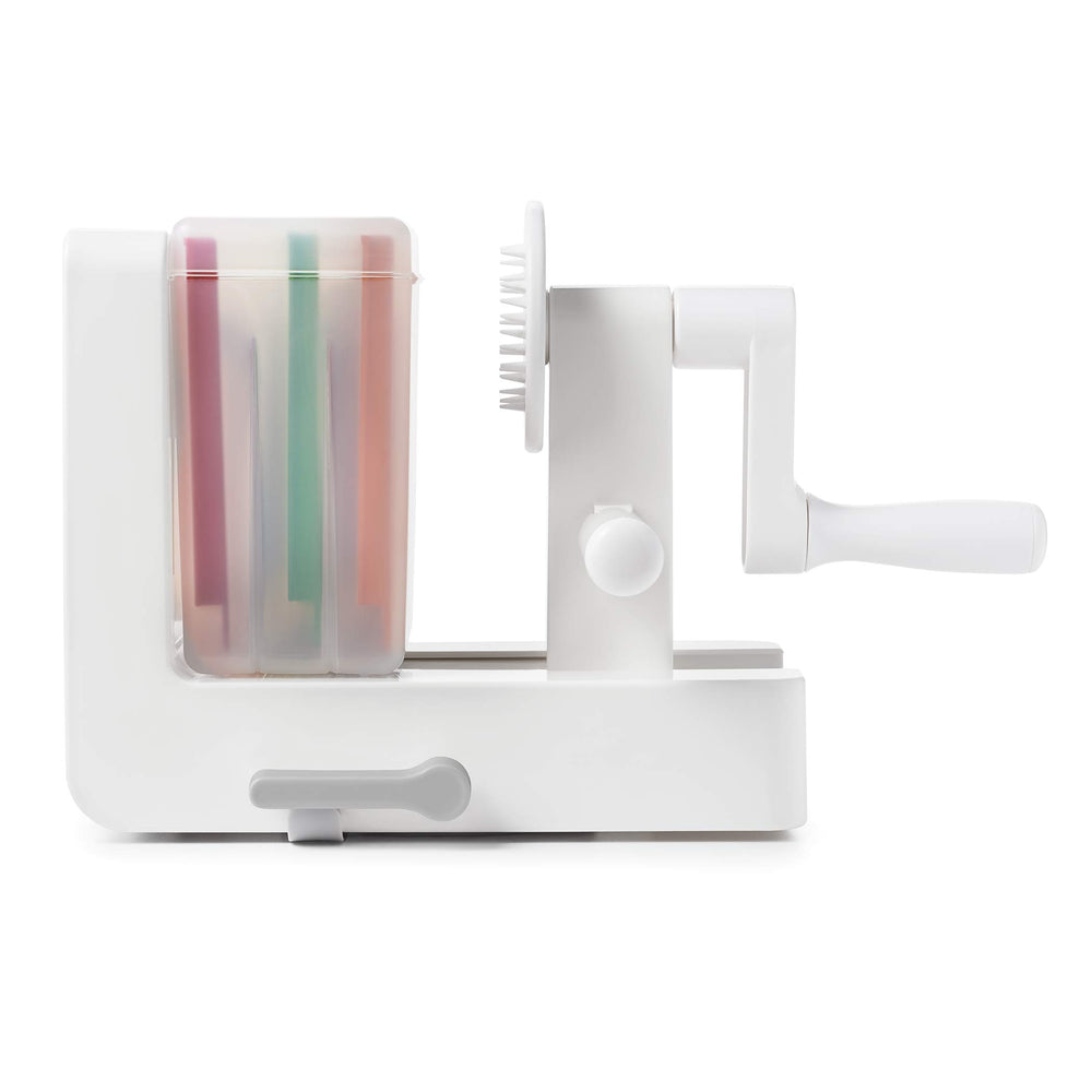 OXO spiralizer en usage dans une cuisine lifestyle facilité d'utilisation