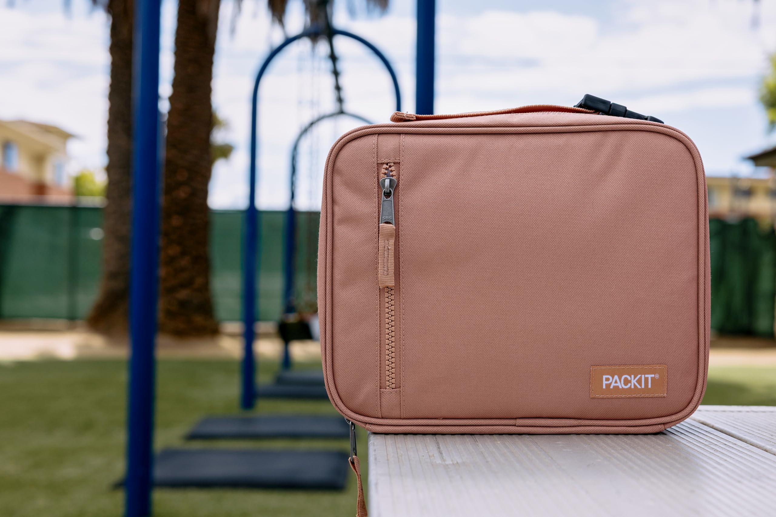 PackIt comparaison taille Almond comparée à une bouteille standard