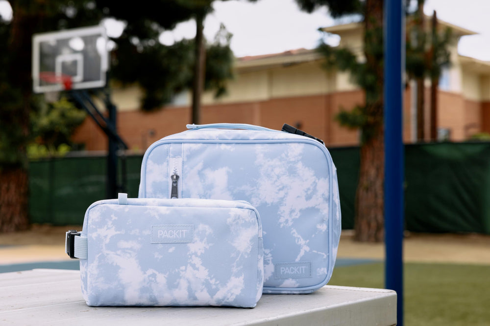 PackIt Freezable Classic Blue Sky poche extérieure zippée pour ranger ustensiles ou clés