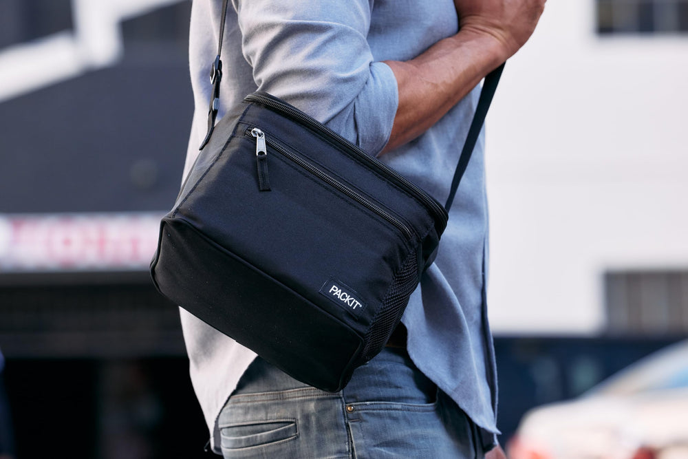 PackIt comparaison taille montrant une boîte repas standard dans la glacière