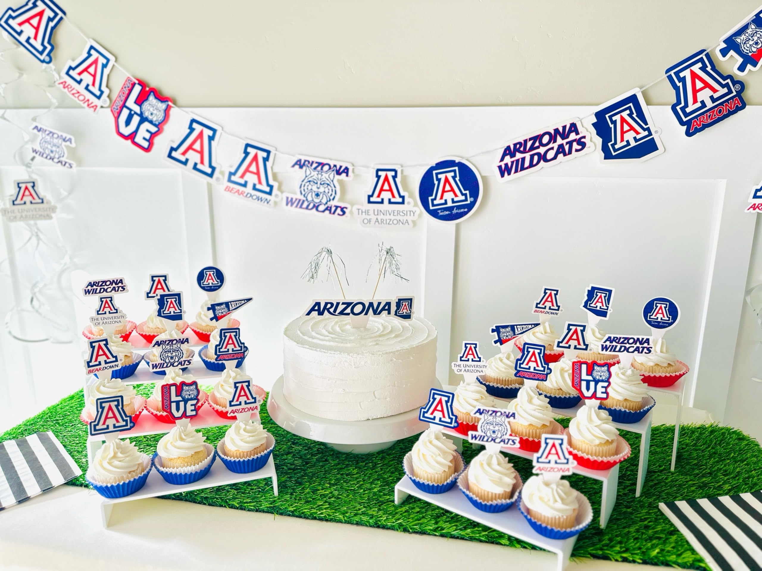 PartyKandy bannière Arizona Wildcats accrochée créant un point focal festif