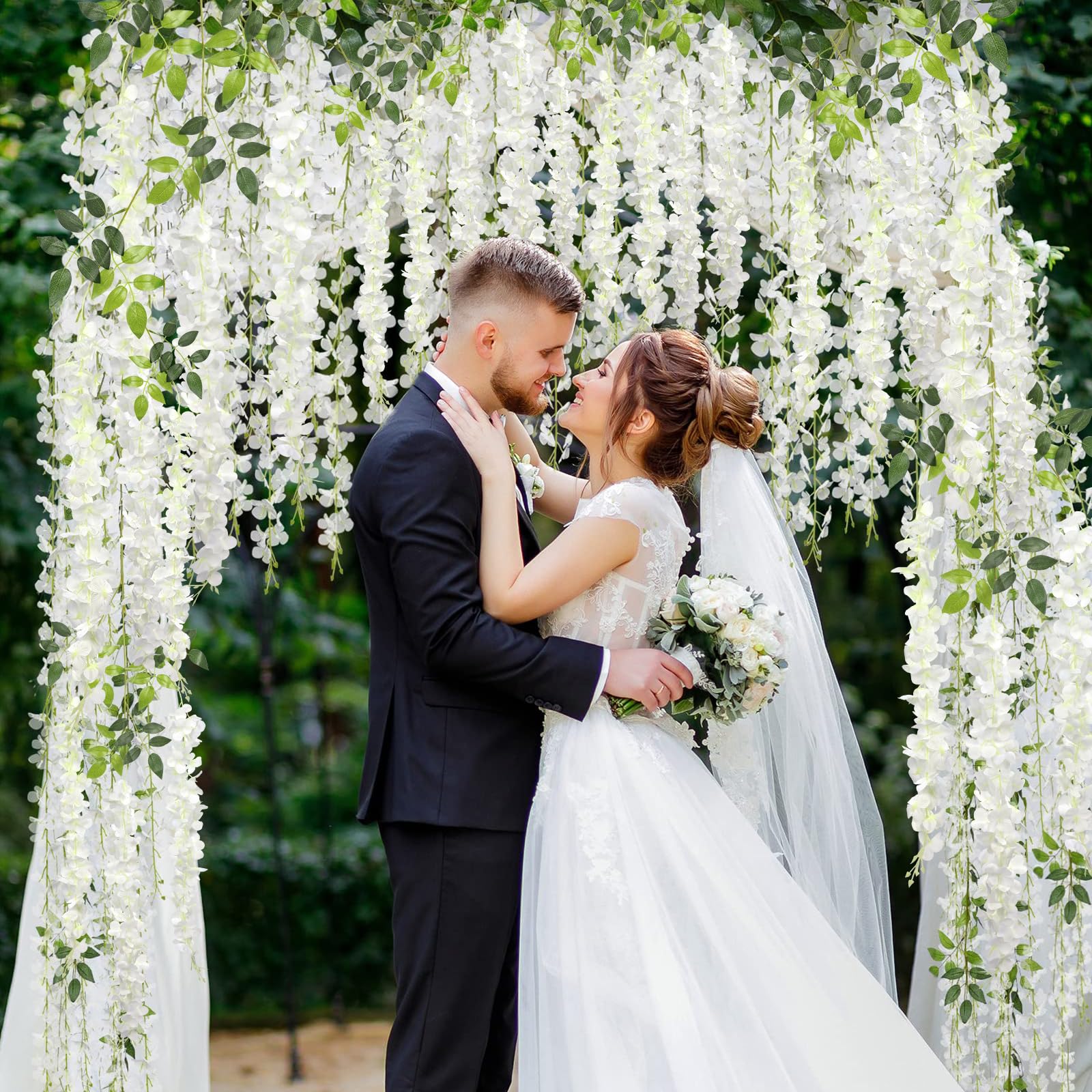 Pauwer guirlande installée sur un arc de mariage pour décor photographique