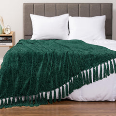PAVILIA plaid drapé sur canapé illustrant chaleur et style instantané