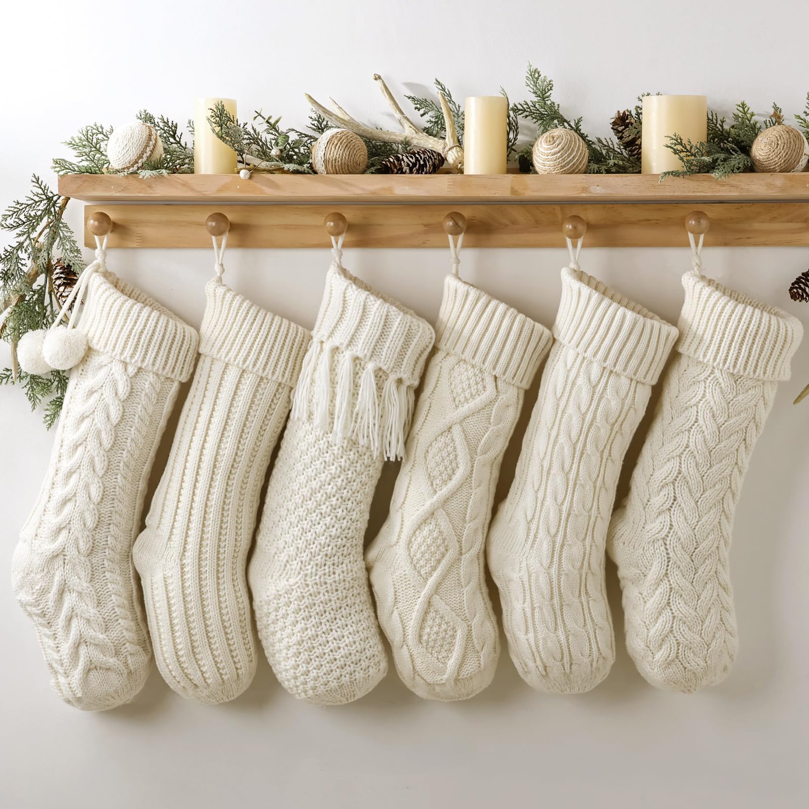 Pawliss chaussette garnie de petits cadeaux montrant capacité pratique