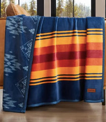 Pendleton plaid Grand Canyon face avant montrant le motif réversible et la chaleur visuelle