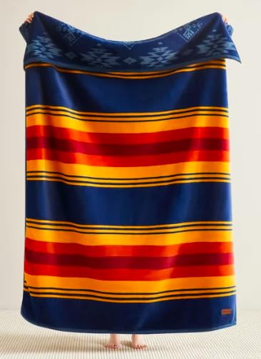Pendleton plaid gros plan texture pelucheuse soulignant le confort et la douceur