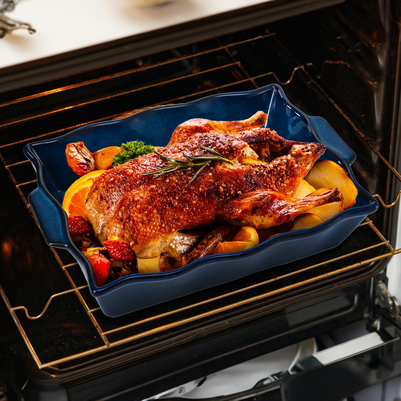 Peohud plat en usage avec lasagne cuite prêt à servir pour table
