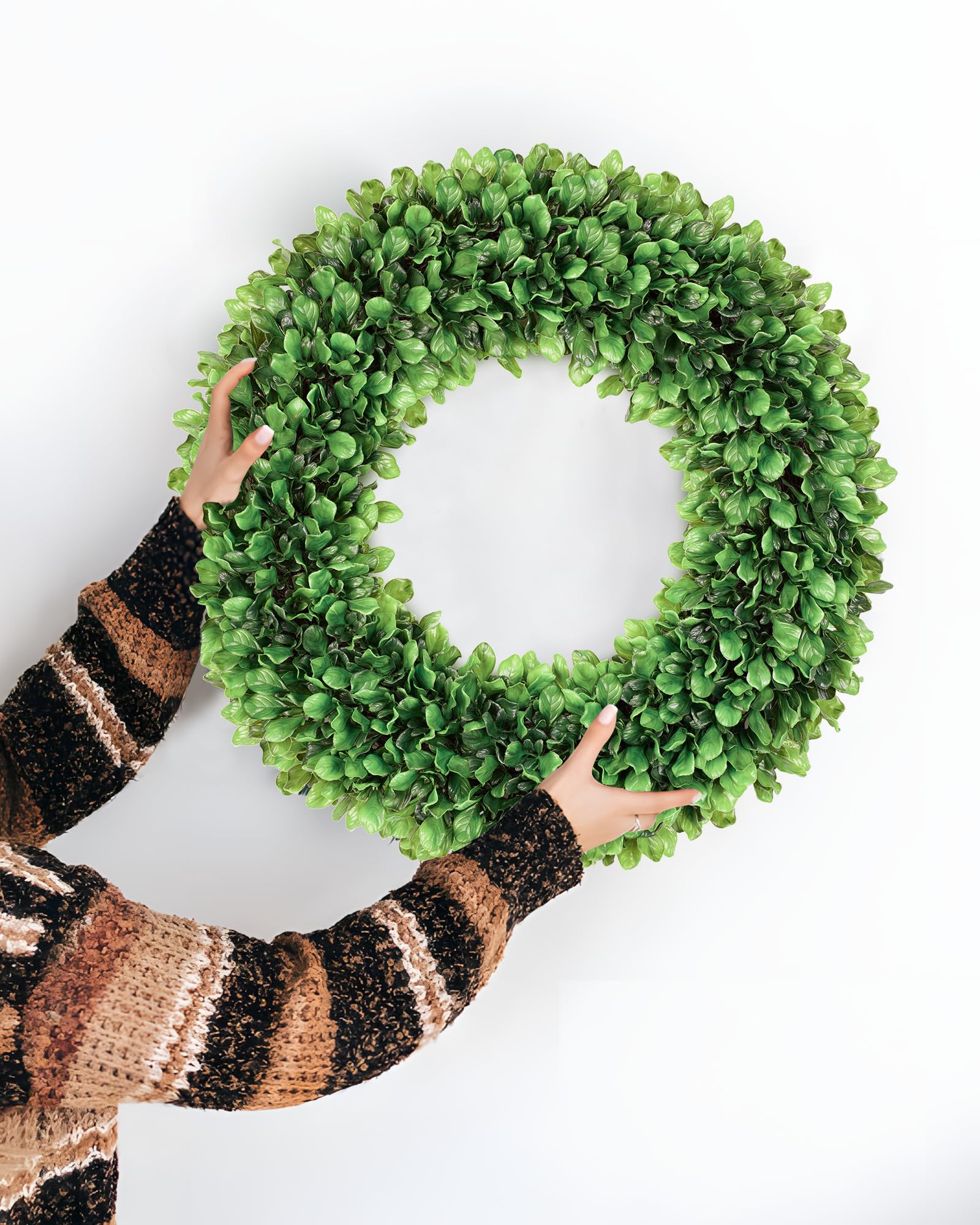 petalyn couronne intégrée à une arche de mariage créant une décoration florale durable