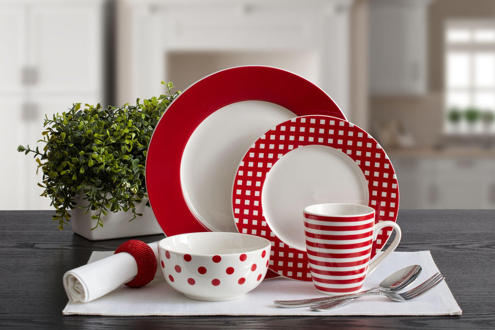 Pfaltzgraff Kenna Red détail assiette à dîner montrant finition durable