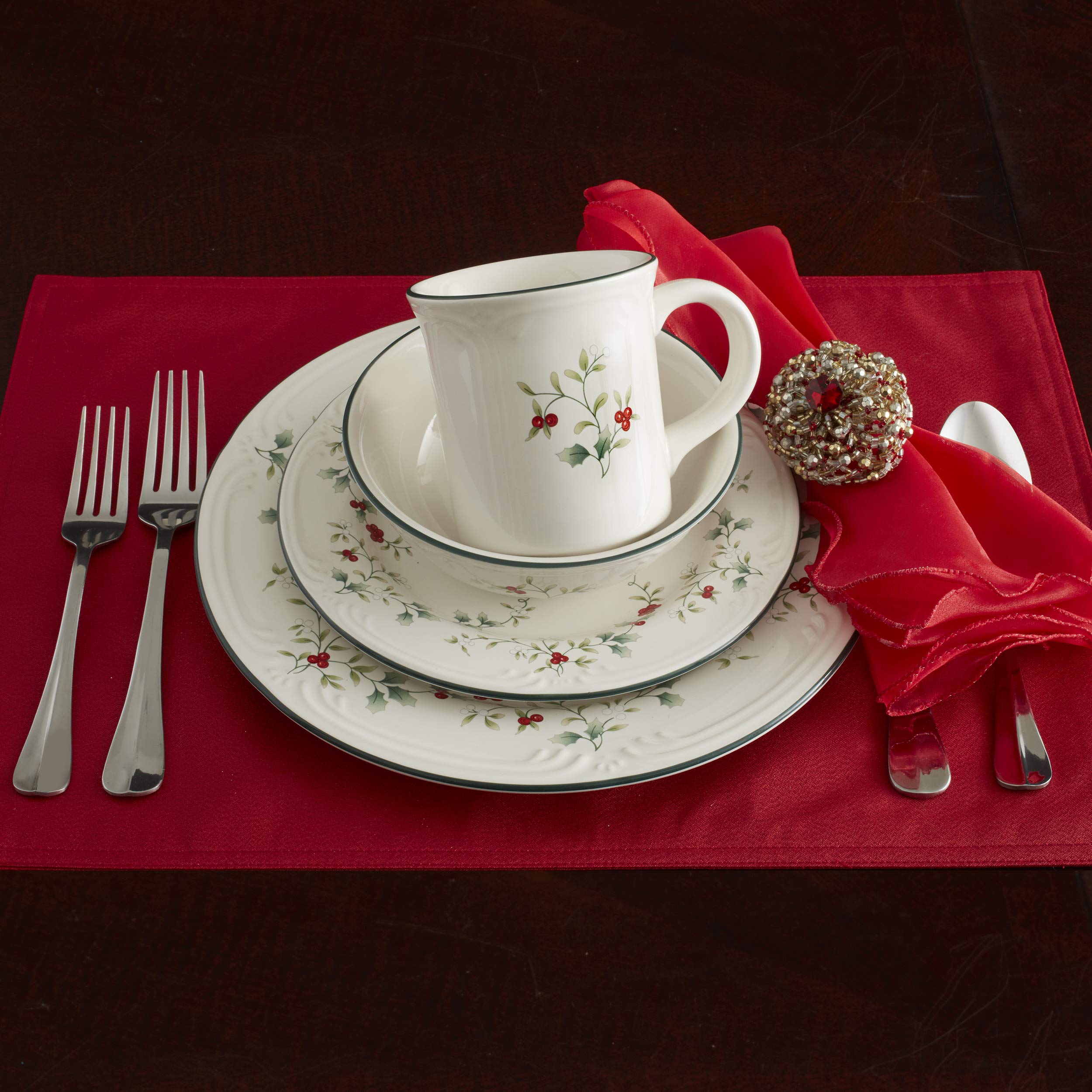 Pfaltzgraff mug en main illustrant prise confortable et usage quotidien pratique