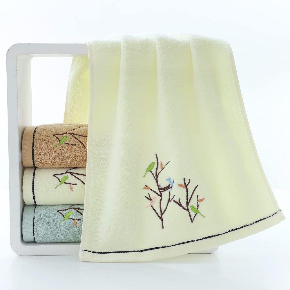 Pidada gros plan broderie oiseau et arbre, motif décoratif durable