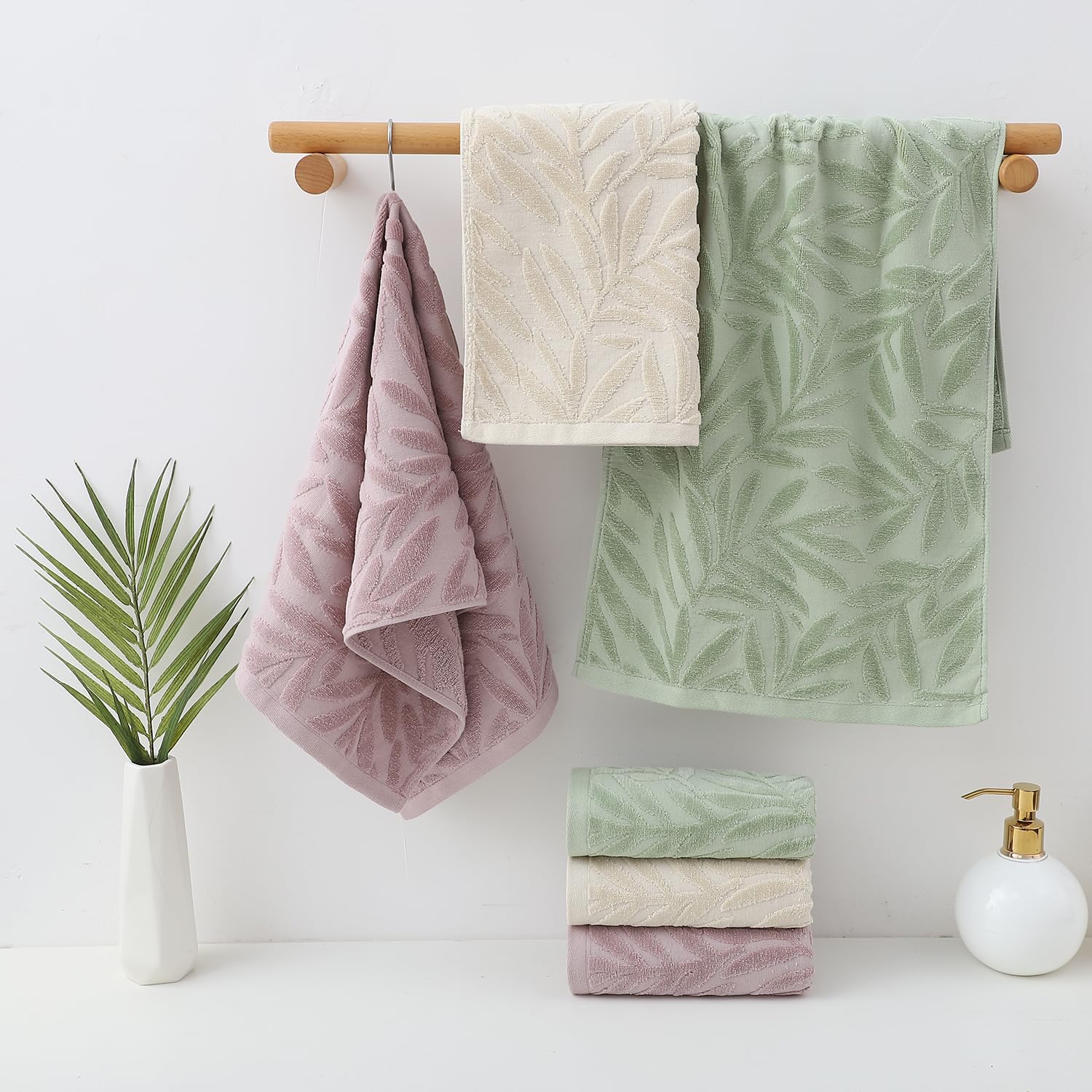 Pidada motif feuille gros plan révélant le tissage coton absorbant