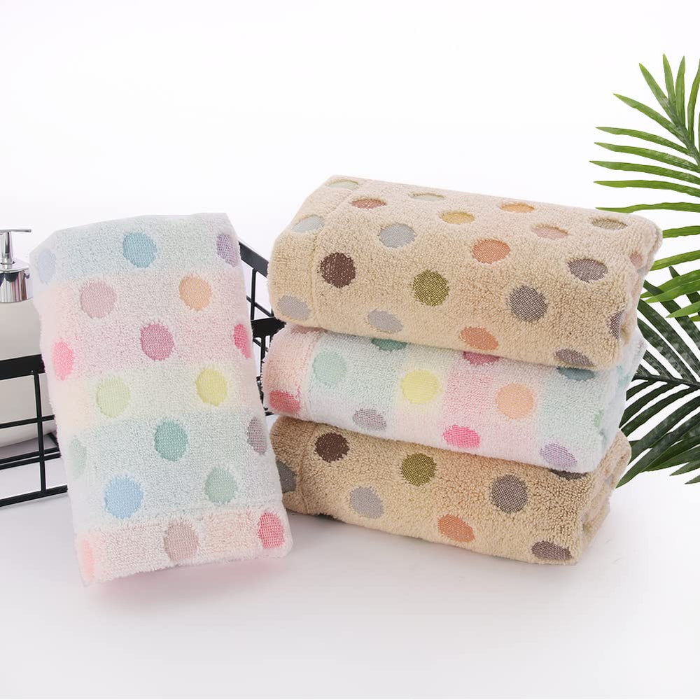 Pidada détail motif à pois illustrant esthétique discrète et élégante