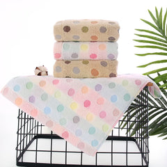 Pidada gros plan du tissu en coton montrant douceur et absorption