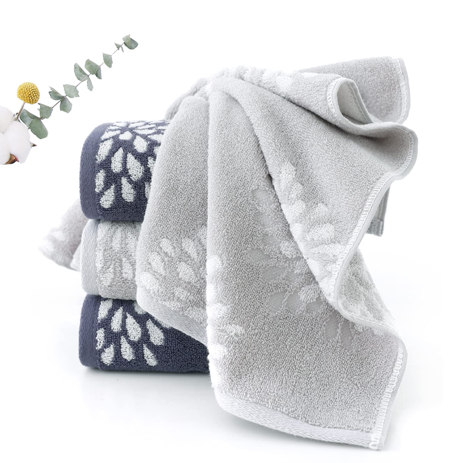 Pidada serviette accrochée dans salle de bain, touche décorative et usage quotidien