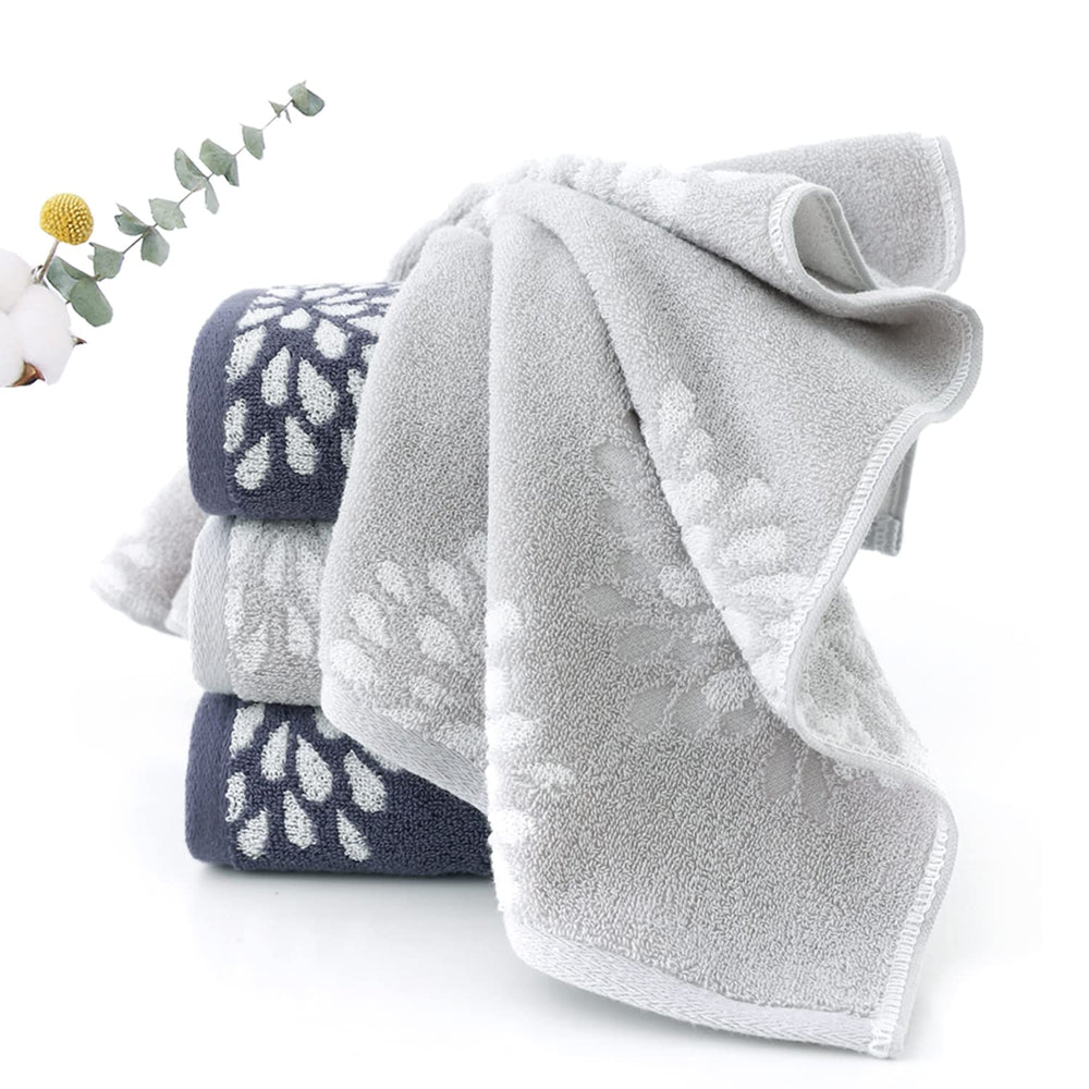 Pidada serviette accrochée dans salle de bain, touche décorative et usage quotidien
