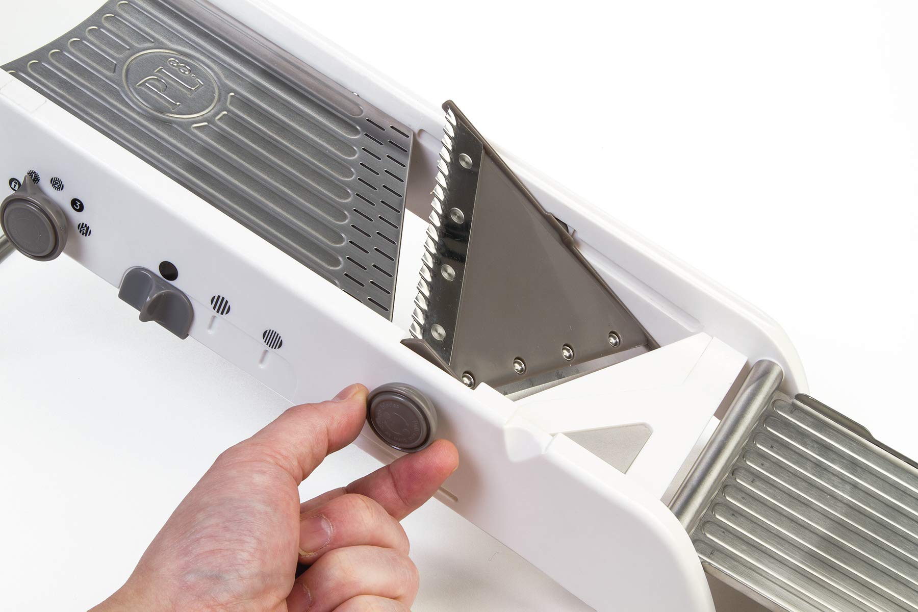 PL8 rangement compact dans un placard optimisant l'espace cuisine