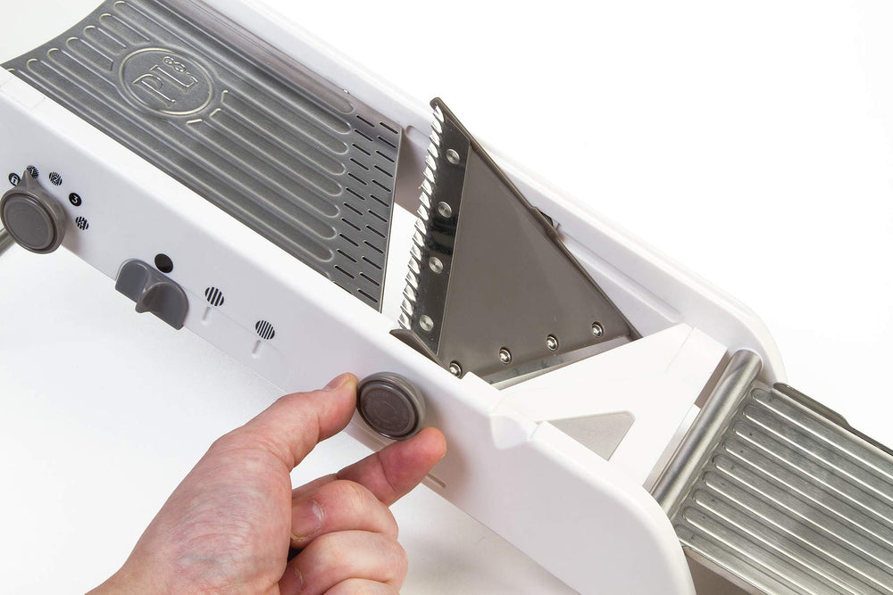PL8 rangement compact dans un placard optimisant l'espace cuisine