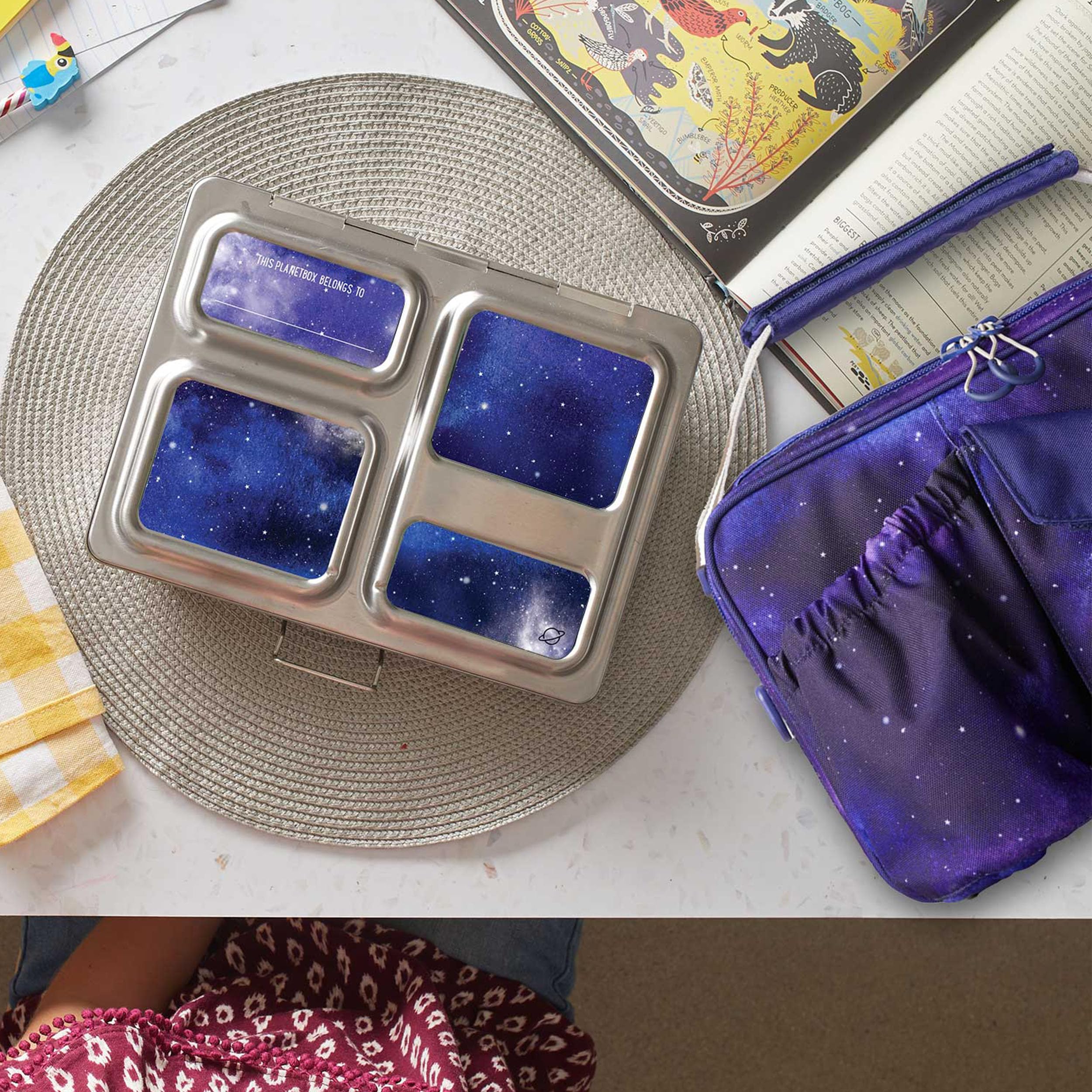 PlanetBox gros plan sur compartiments en inox, qualité durable pour portions