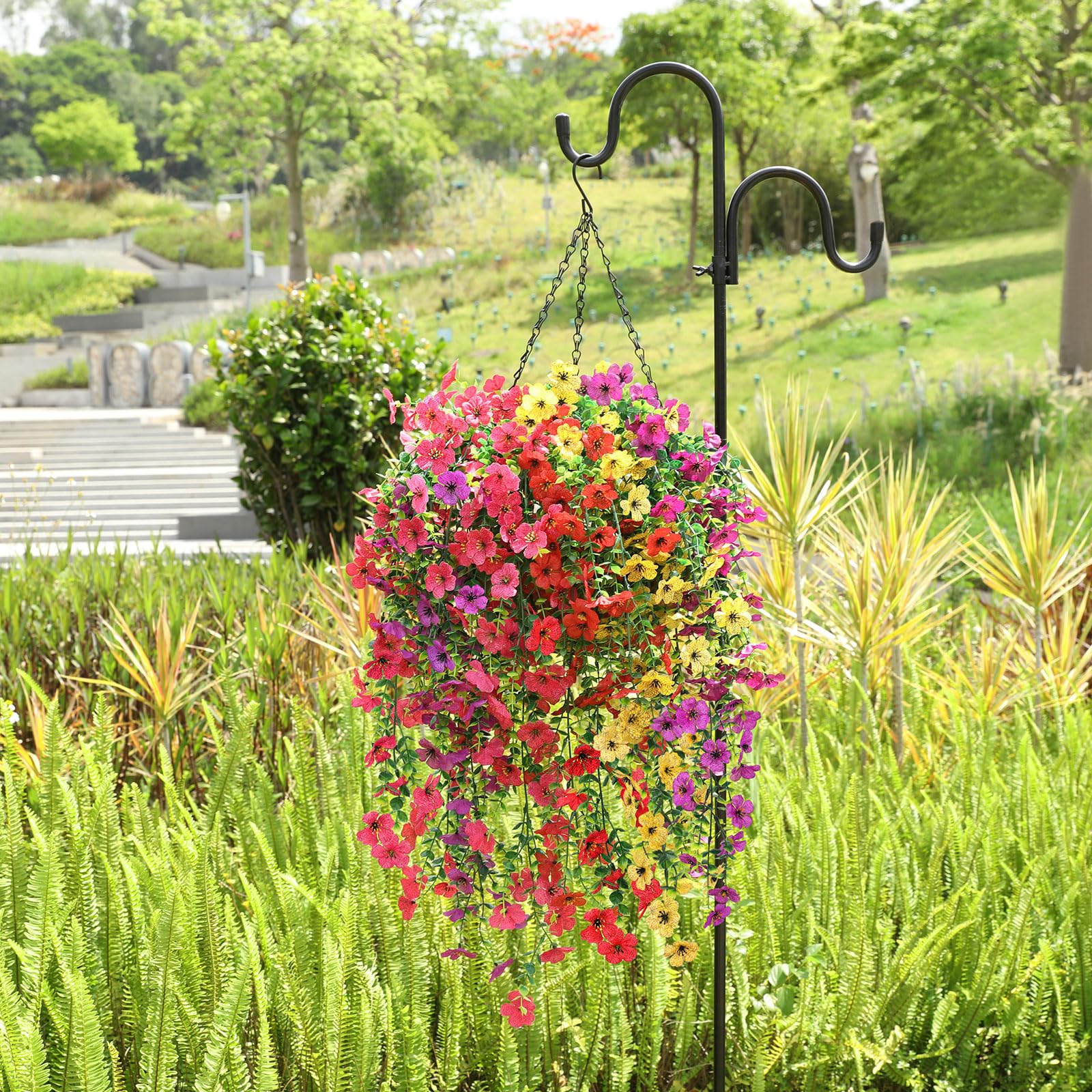 Playieer fleurs disposées dans une jardinière, embellit espace extérieur
