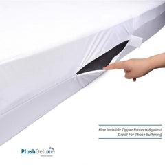 PlushDeluxe housse en cours d'installation facilitant la pose rapide
