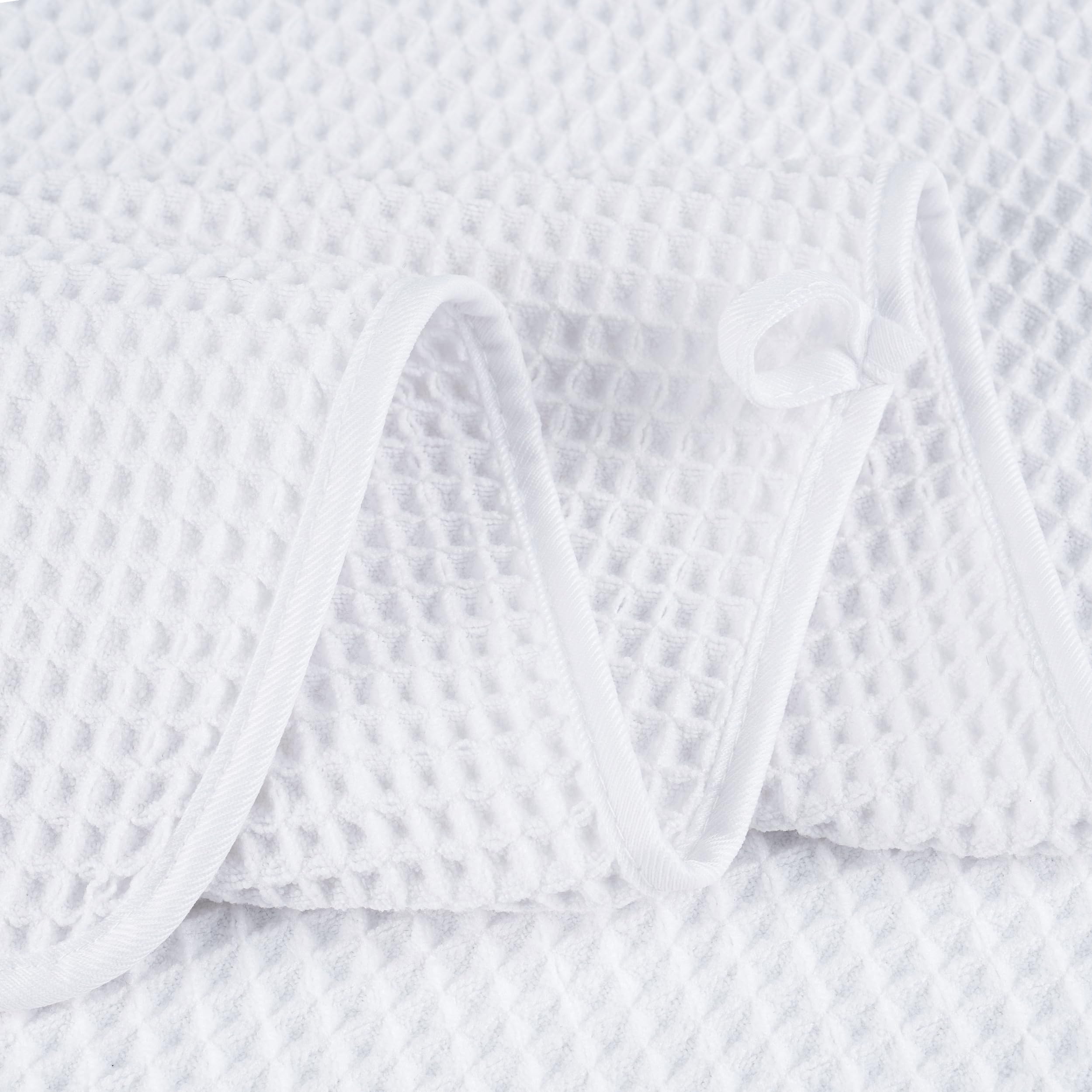 POLYTE serviette utilisée après la douche pour séchage efficace