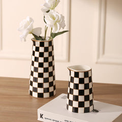 Porlien vase dans entrée avec fleurs sèches créant ambiance chaleureuse