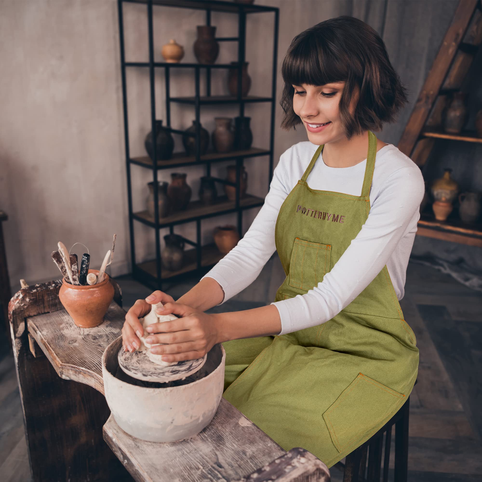 Potterhyme en atelier scène lifestyle fonctionnalité en usage
