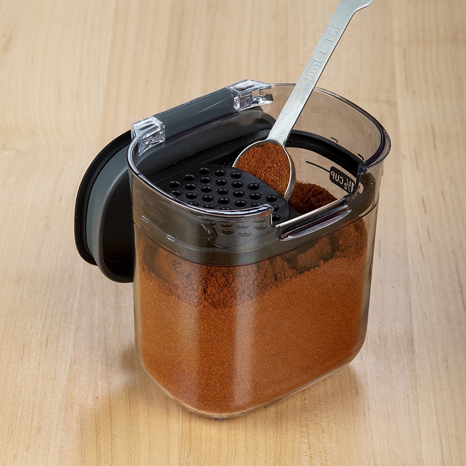 Progressive ProKeeper+ posé près d'une règle pour échelle, format 1,5 tasse clair