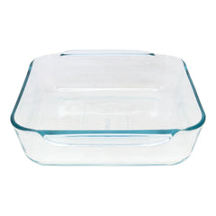 Pyrex 222 posé à côté d’un verre pour comparaison d’échelle utile