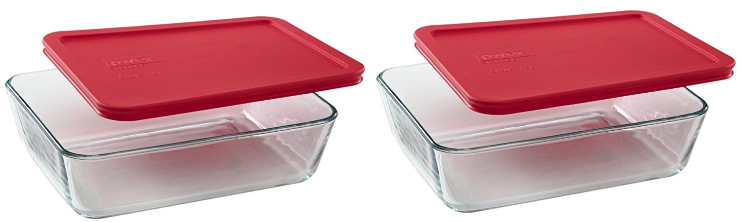 Pyrex plat 7211 face avant avec couvercle rouge montrant rangement sûr et réchauffage pratique