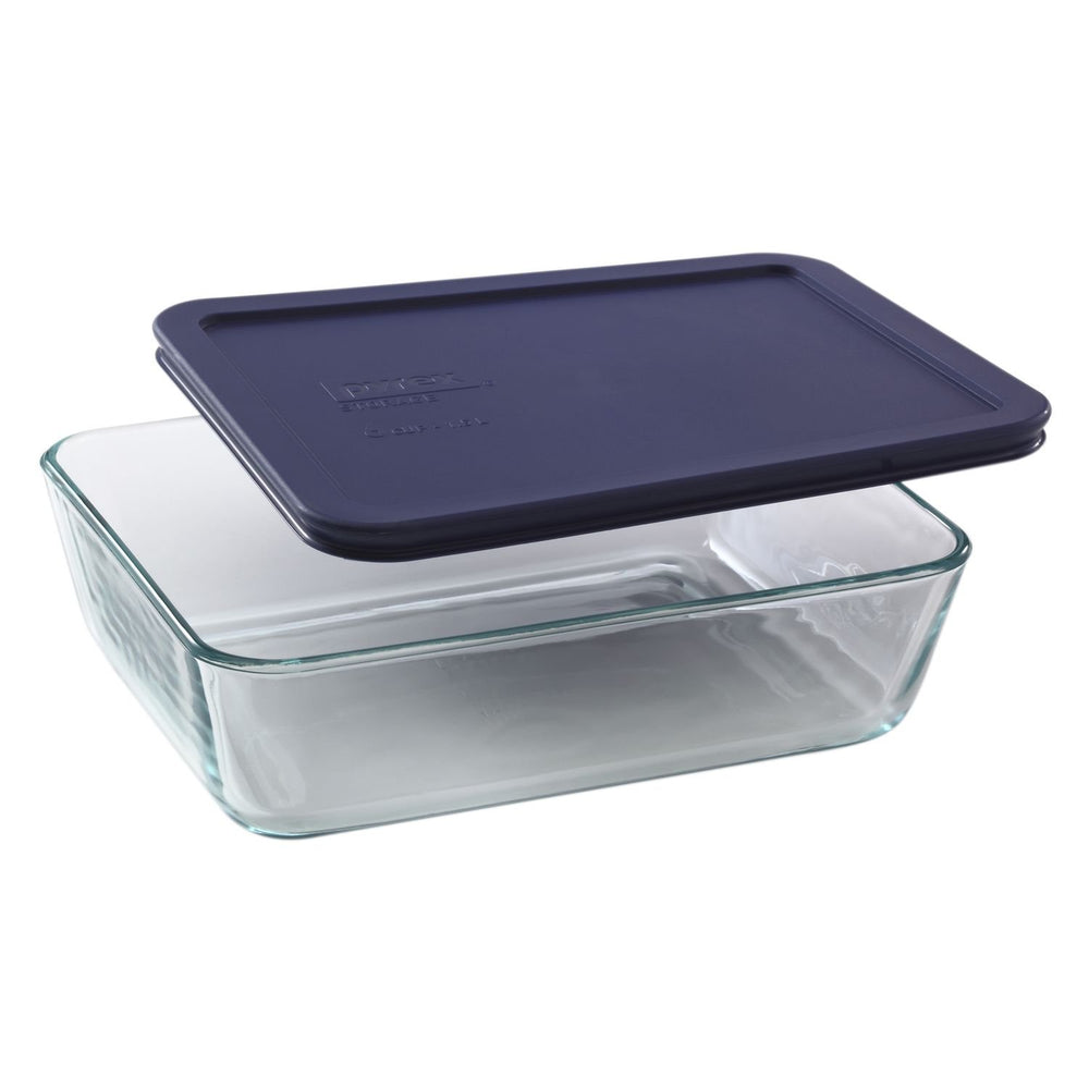 Pyrex plat 7211 avec couvercle bleu dans le réfrigérateur illustrant gain de place