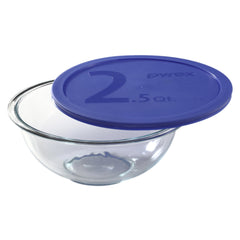 Pyrex bol en verre utilisé dans un micro-ondes pour réchauffer des restes
