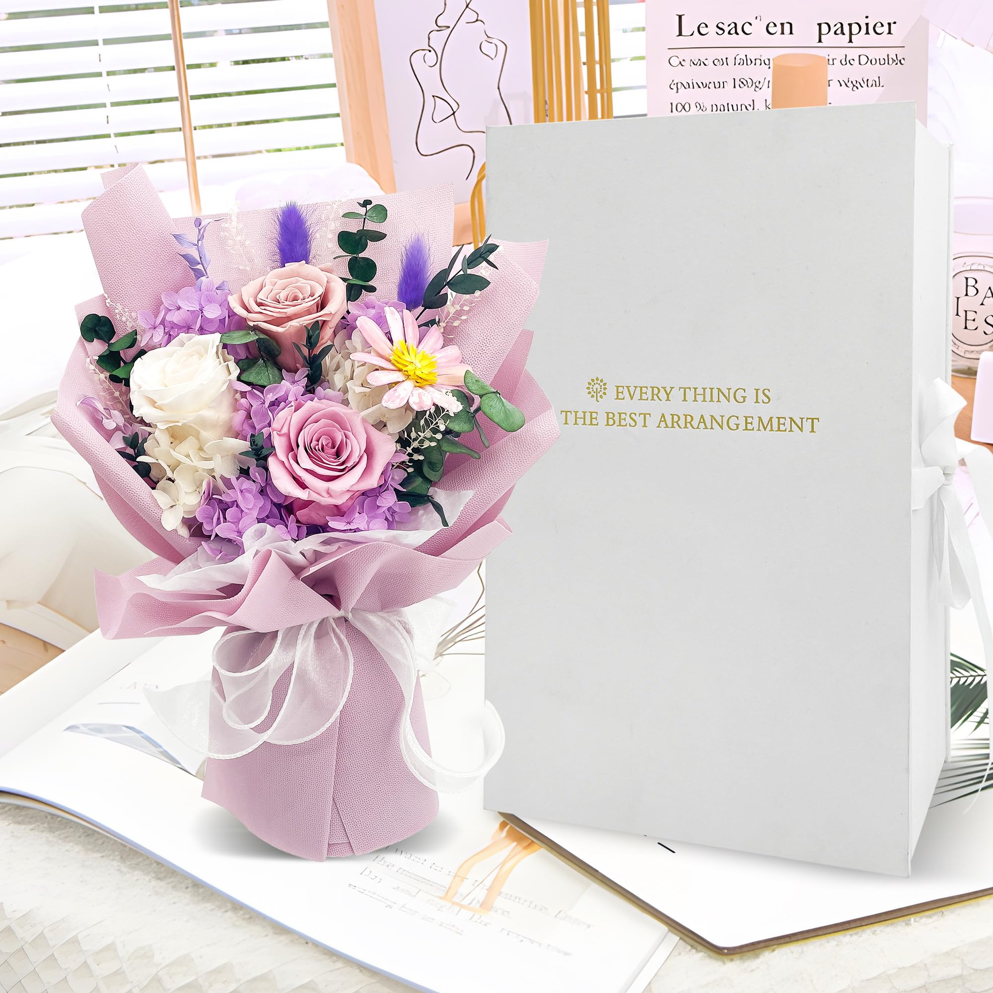 Bouquet QOEAZY en mise en scène salon, apporte une touche décorative durable