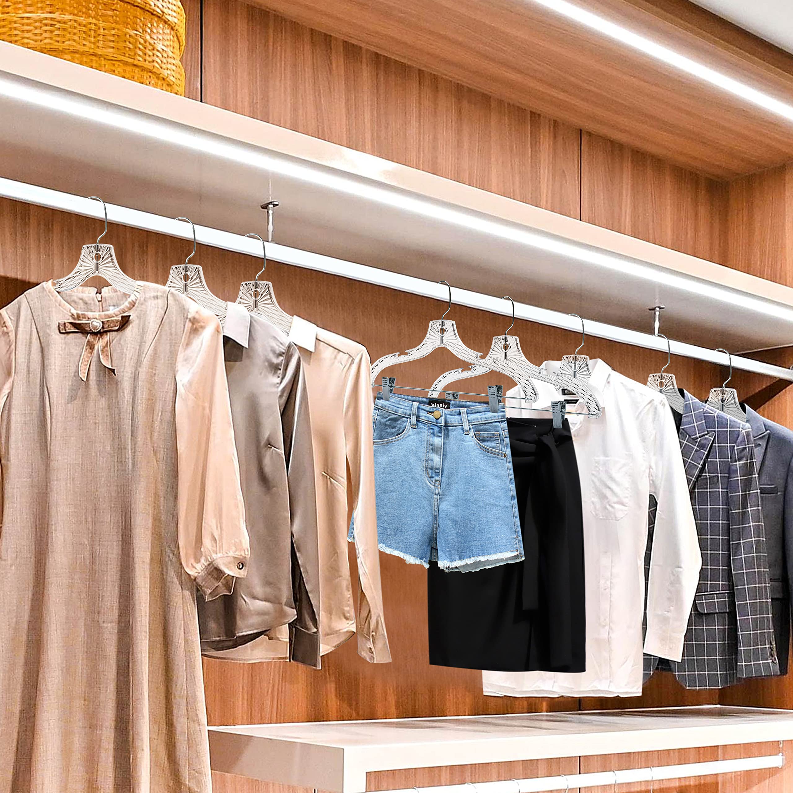 Quality Hangers — gros plan sur clip caoutchouté, maintien sans glisser