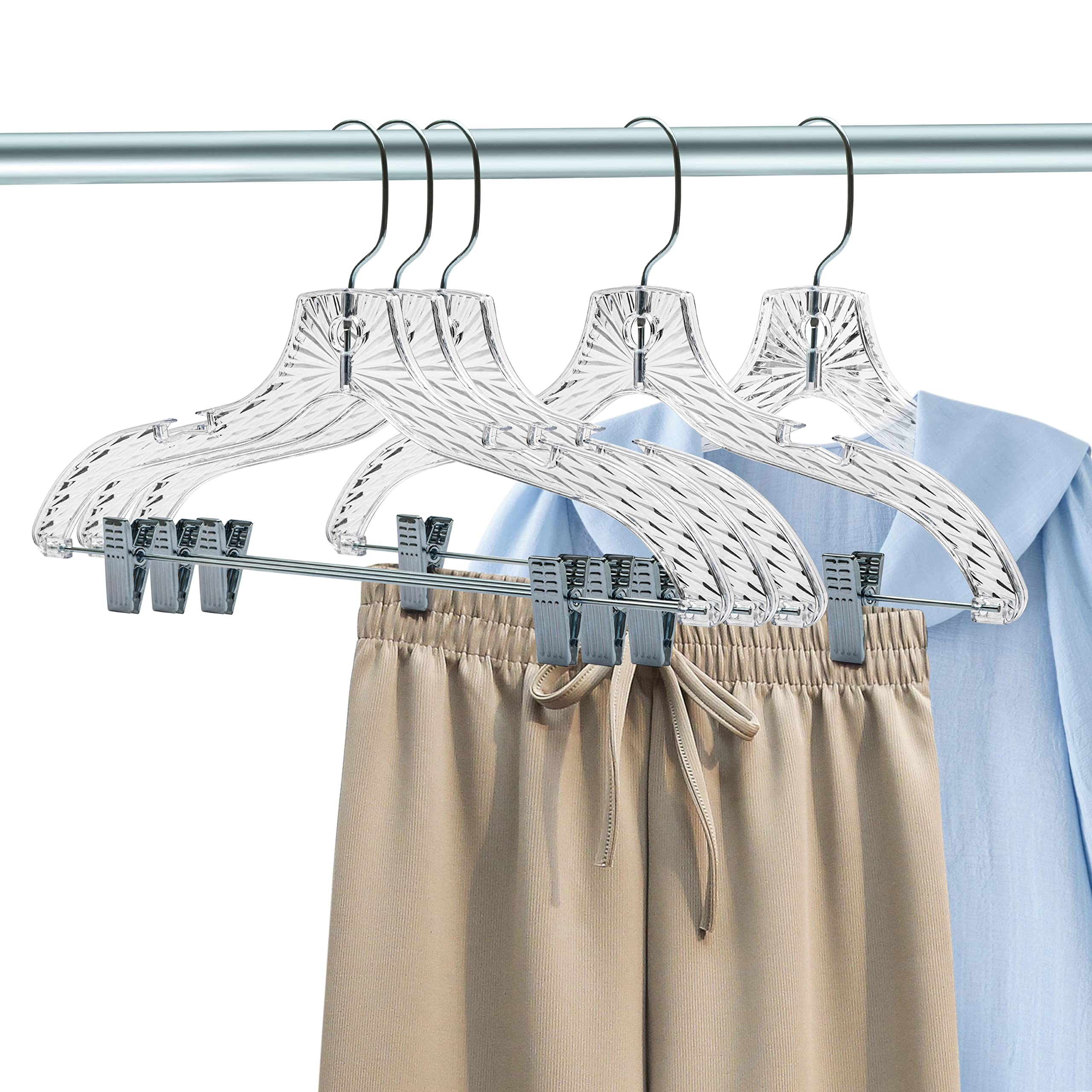 Quality Hangers — cintre en usage avec jupe et pantalon, gain d’espace