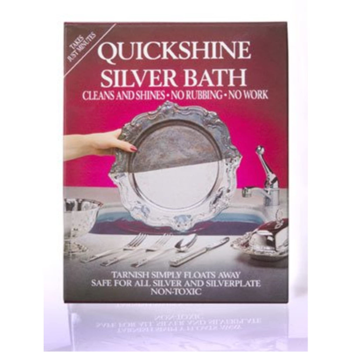 Quickshine flacon en avant-plan montrant l'étiquette et l'usage sans odeur