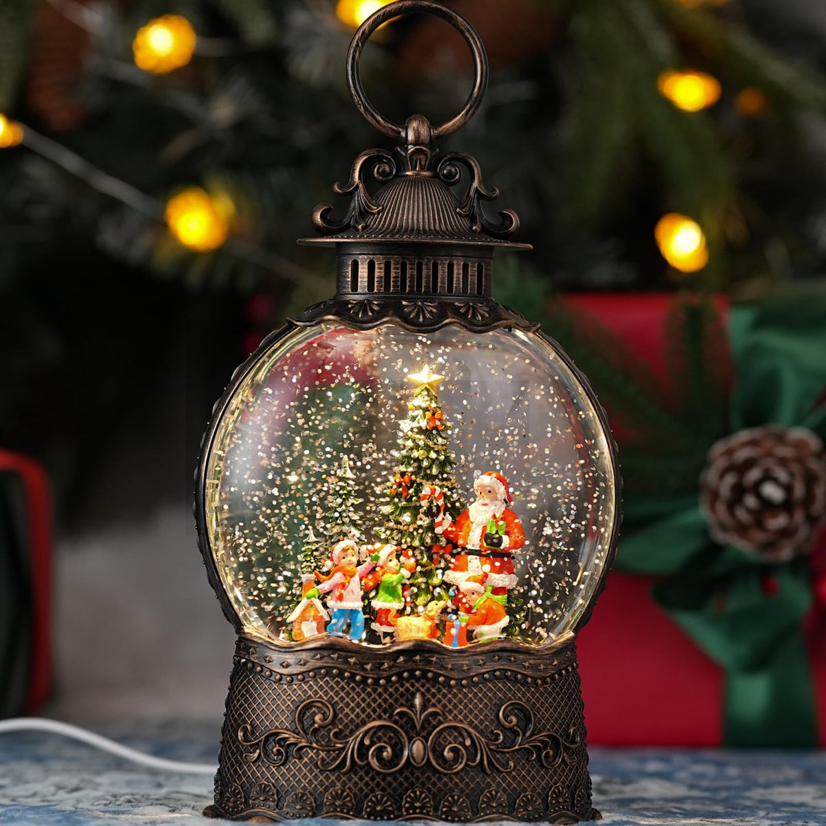 Qukulov boule à neige face avec Père Noël ajoute une touche festive instantanée