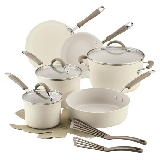 Rachael Ray Cucina ensemble avant montrant design Almond et gain de place