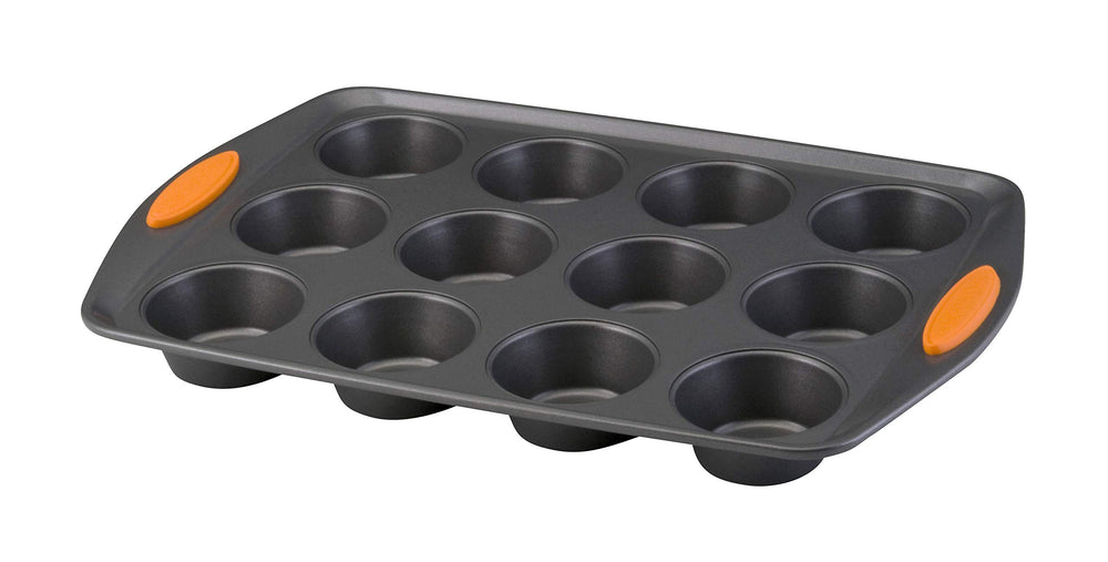 Rachael Ray muffins dorés dans le moule illustrant un démoulage net et un nettoyage simplifié