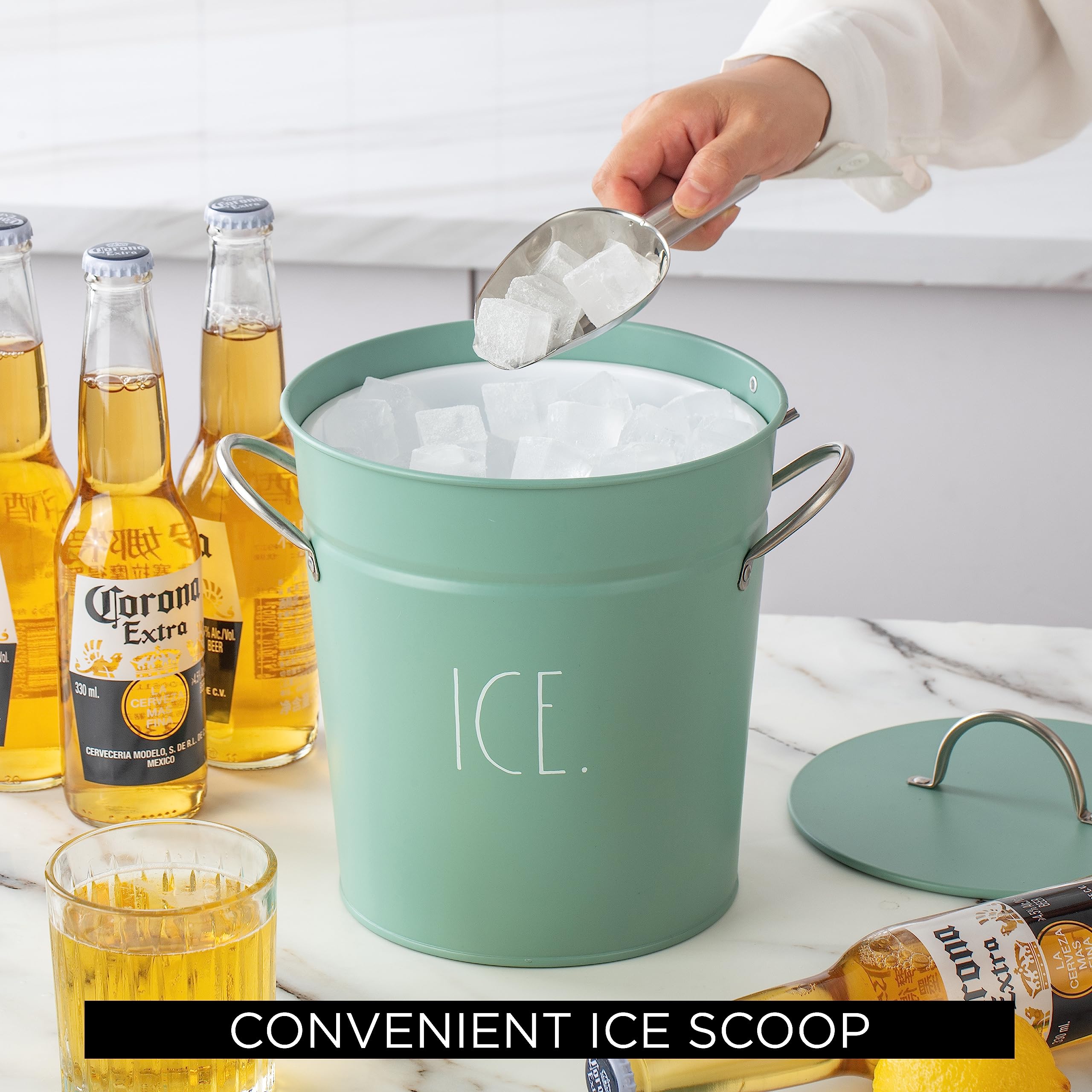Rae Dunn seau à glace sur table extérieure, parfait pour fêtes