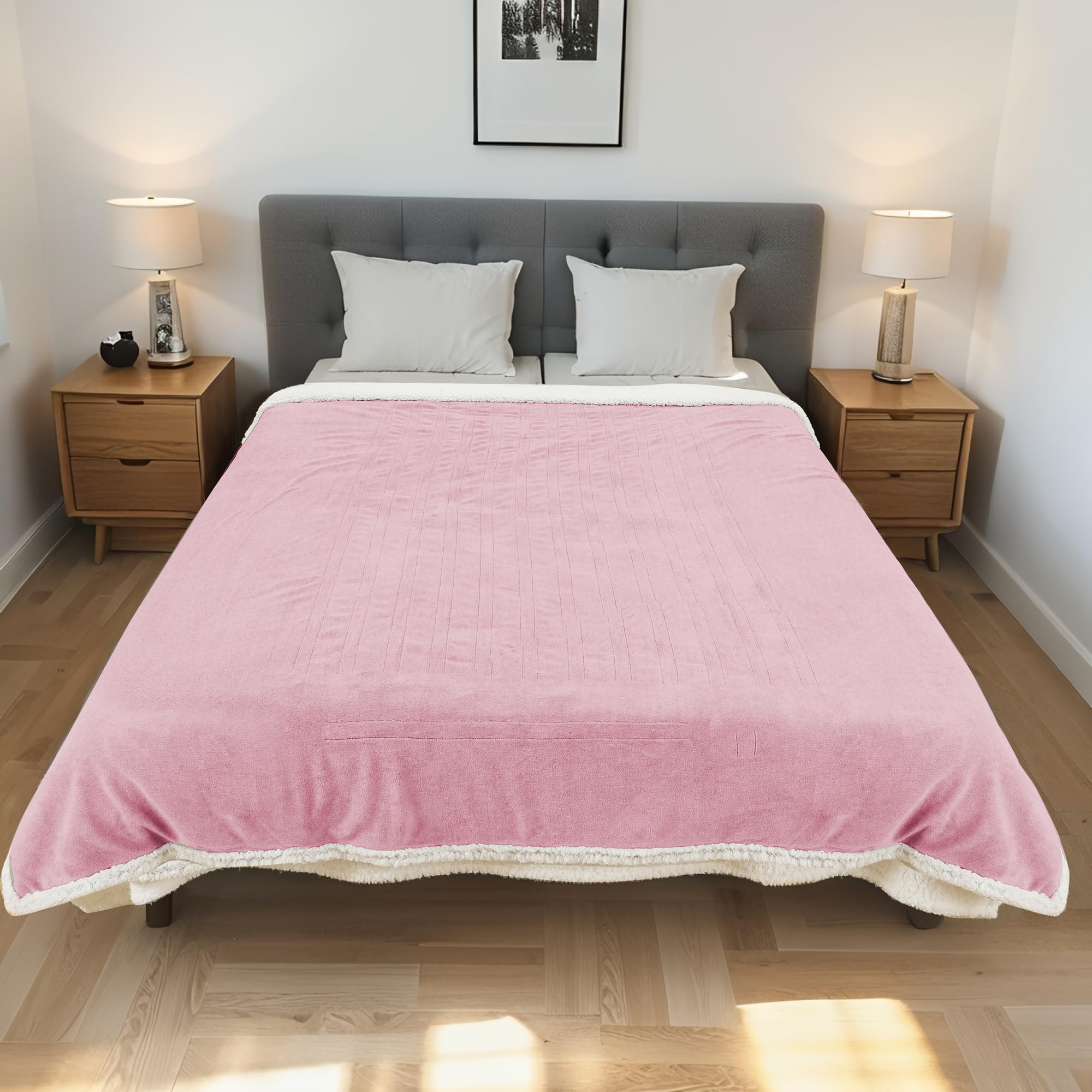 RALYSUN personne utilisant le plaid sur canapé pour détente rapide
