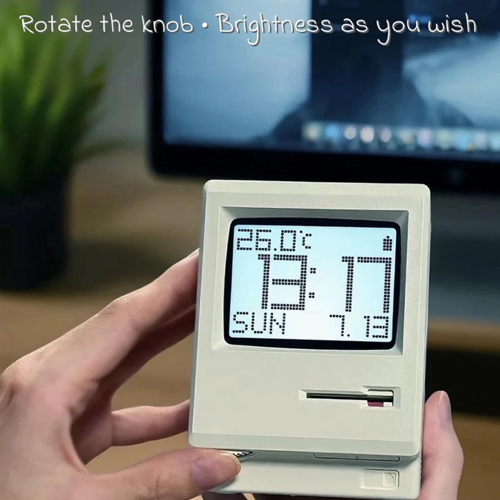 RayCue Maclock comparaison taille avec clé USB montre l'échelle compacte