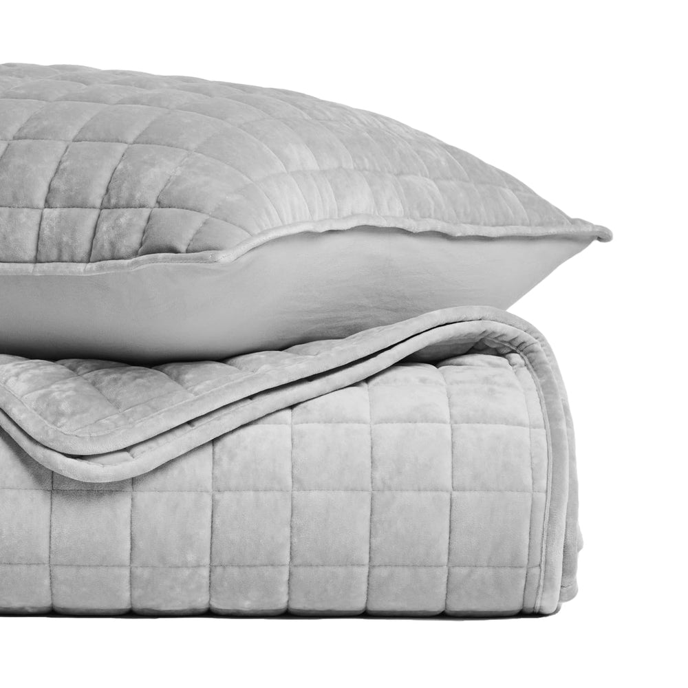 RECYCO comparaison d'échelle sur un lit king, montre la couverture et retombée