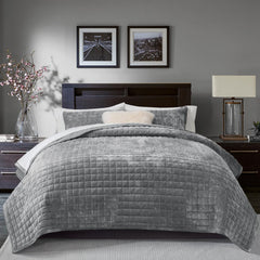 RECYCO couette face entière sur lit montrant luxe et élégance