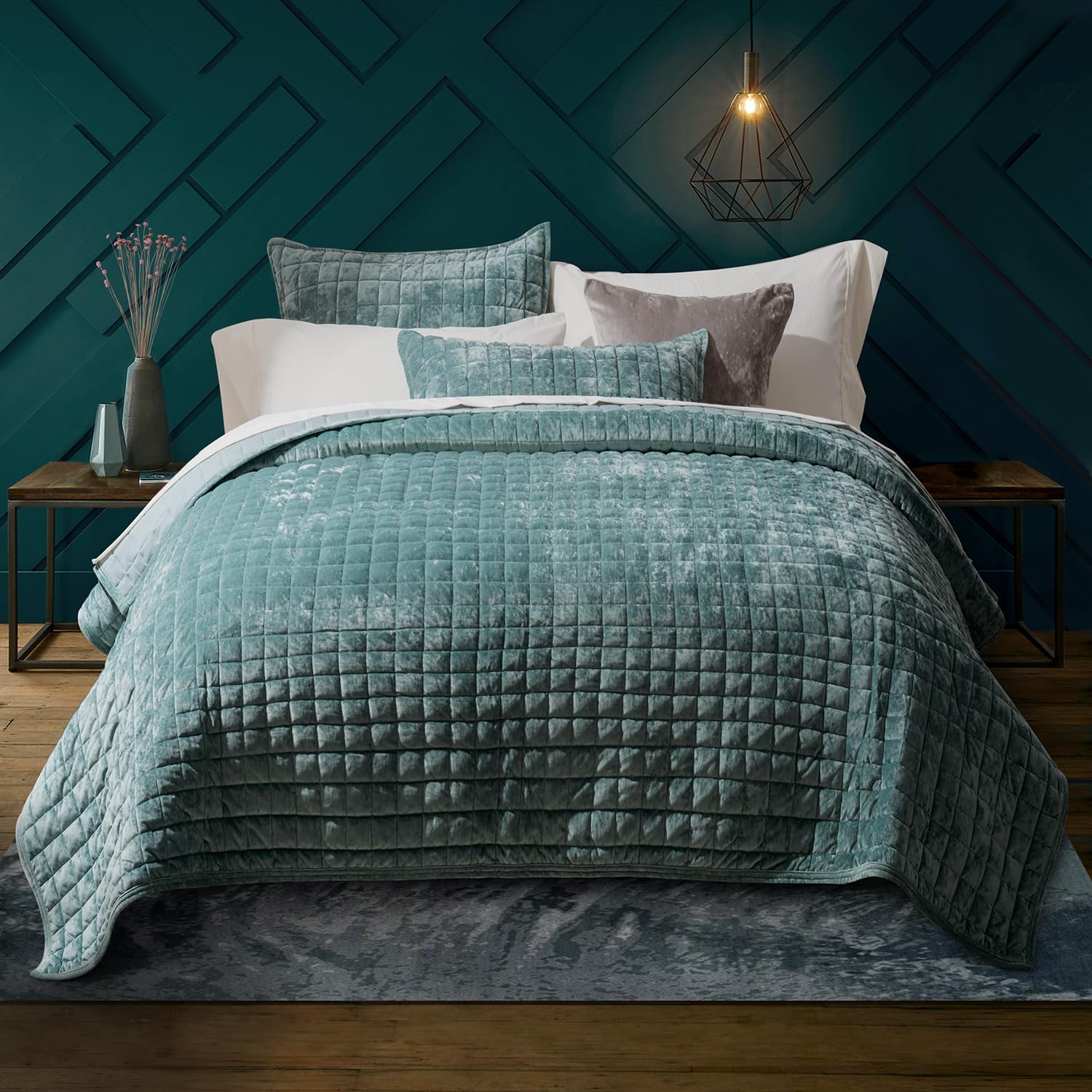 RECYCO couette King aqua green montrée sur un lit, apporte élégance et chaleur