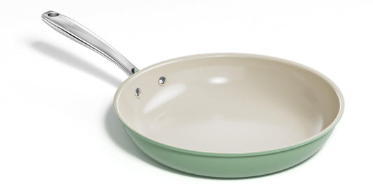 Redchef poêle face avant montrant design et couleur, résultat antiadhésif pratique