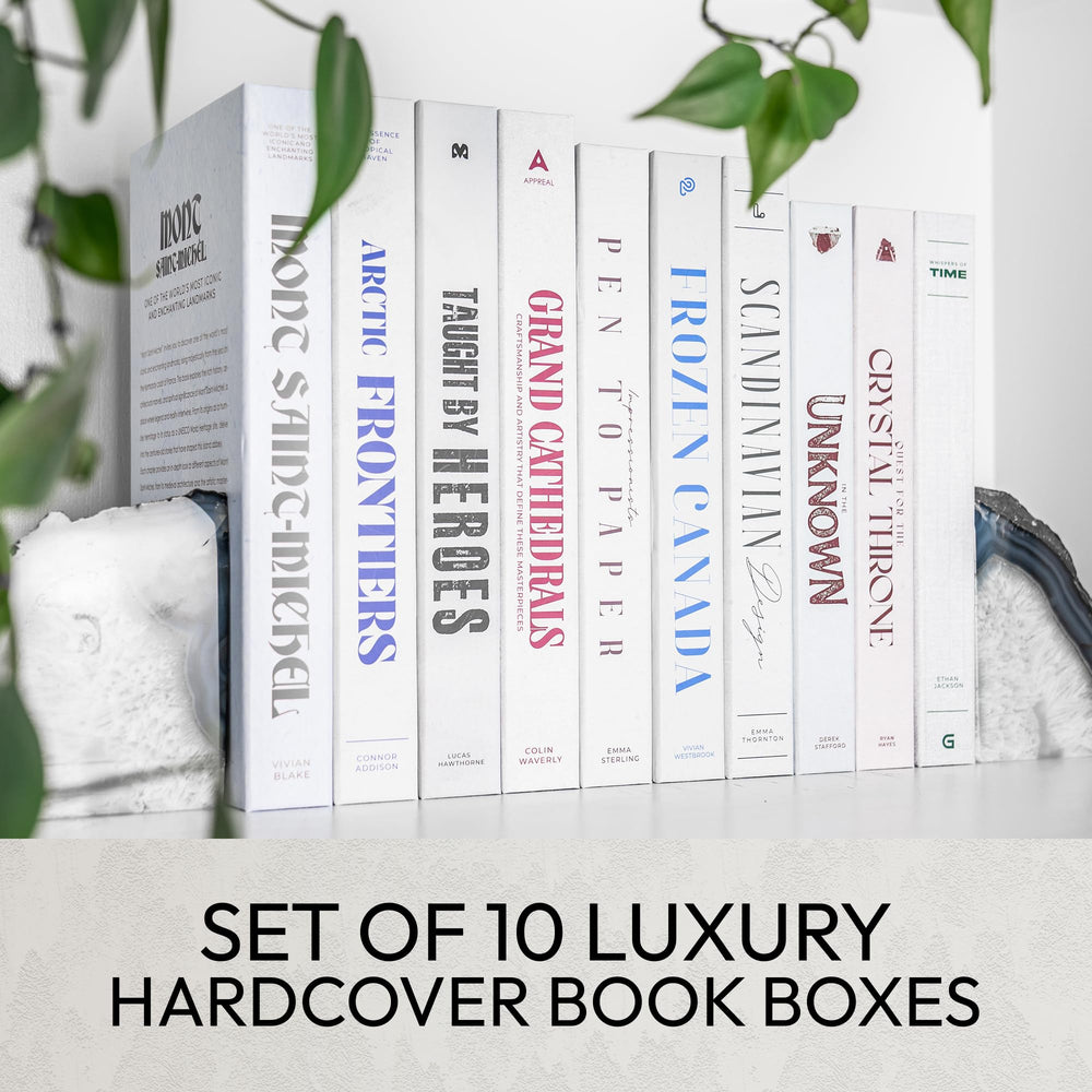 Redesigned Basics livres entourés d'accessoires pour composition stylée
