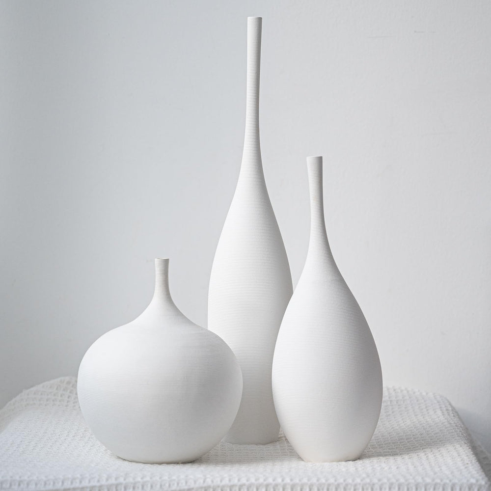 Relexome ensemble face montrant trois vases blancs pour décoration élégante